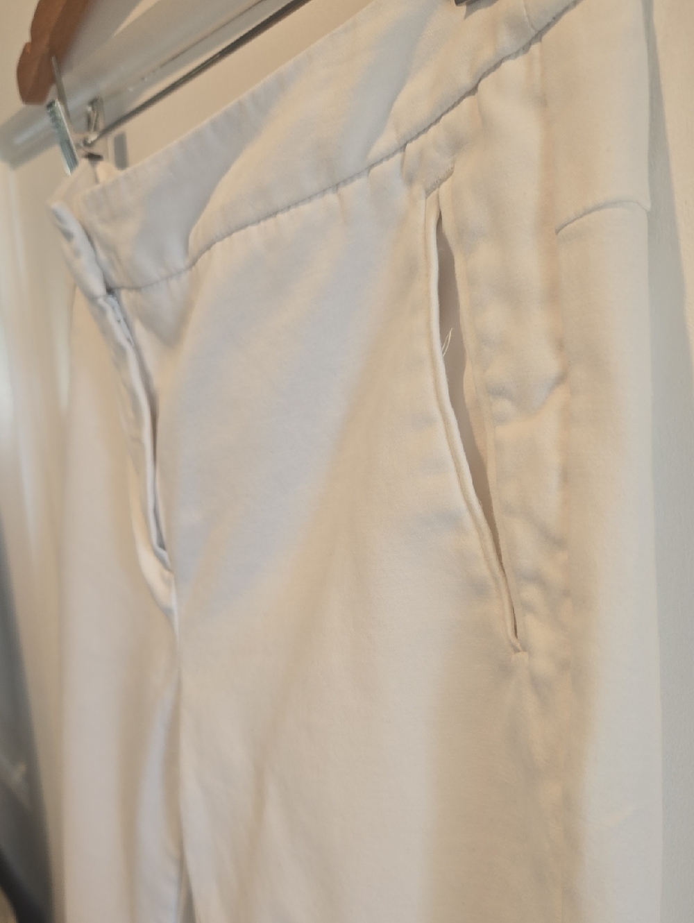 Adrianna Papell White Cropped Slacks - Picture 4 of 12